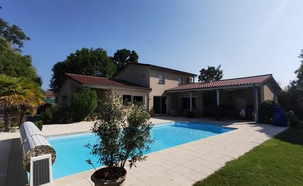 VILLA-PARC-PISCINE & DEPENDANCES
