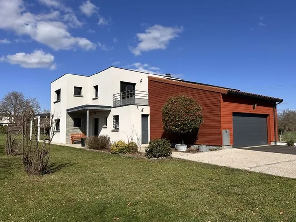 Maison d'architecte avec jardin et garage double