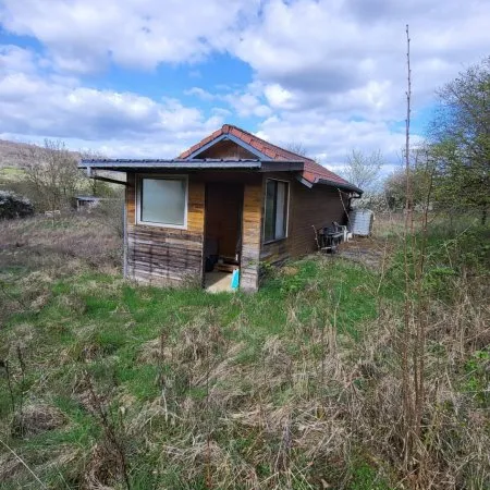 Terrain 10890 m²