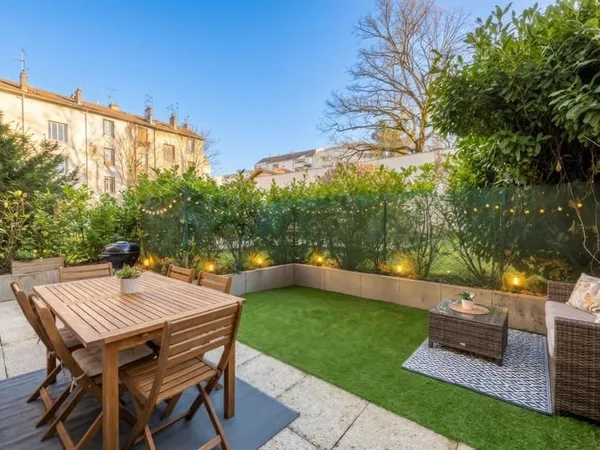 Montchat - Beau et lumineux T2 avec terrasse de 22m² à proximité des commerces et transports