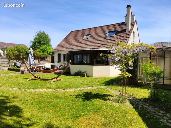 Maison familiale de 136 m² avec jardin et garage