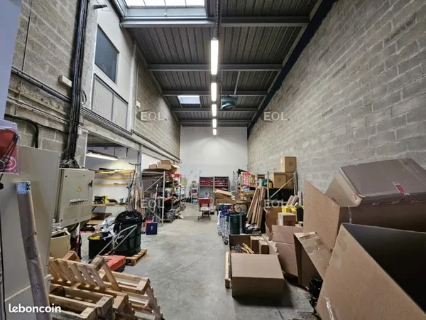Local d'activité 671 m²