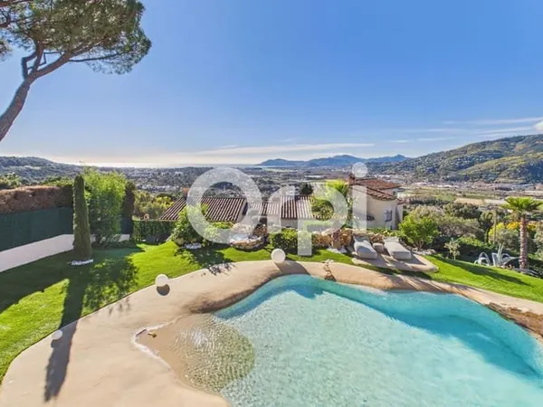 Maison 5 pièces 350 m²