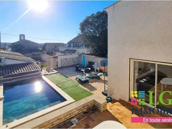 2 Maisons sur une Parcelle de 470 m² avec piscine, garage et panneaux voltaïque !