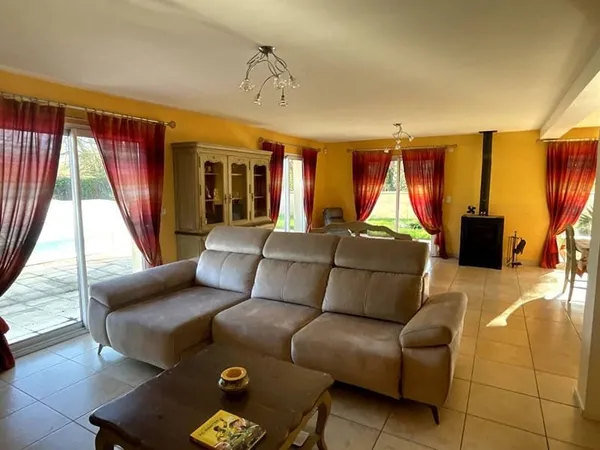 Maison 8 pièces 233 m²