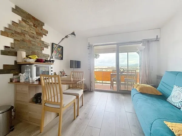 VENTE EN EXCLUSIVITE - FREJUS PLAGE - STUDIO DE 27M2 EN ETAGE ELEVE AVEC PARKING