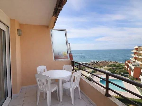 VEND DEUX PIECES VUE MER A LA CORNICHE EN BORD DE PLAGE