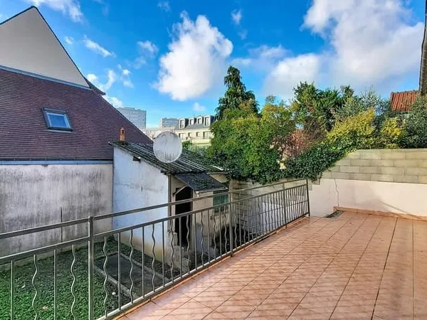 Maison - 8 pièces - 137m²