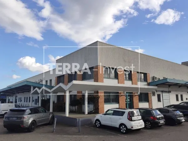 Local d'activité 1351 m²
