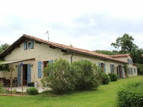 A 7 mns de GIMONT BELLE MAISON EN PIERRE AVEC GITE, PISCINE ET BEAU TERRAIN ARBORE