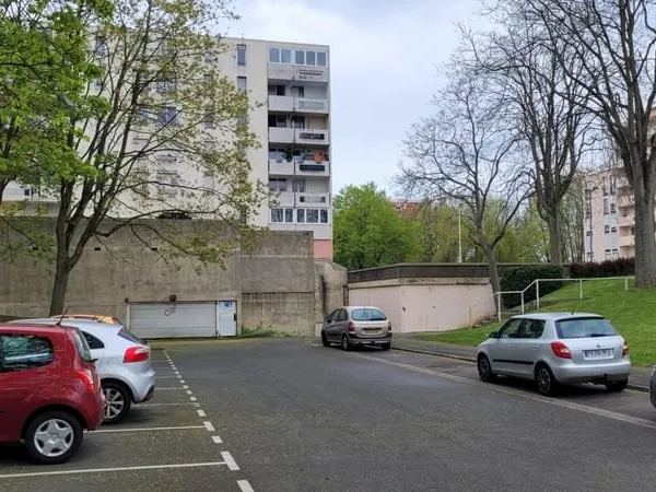 Parking / box Wattignies