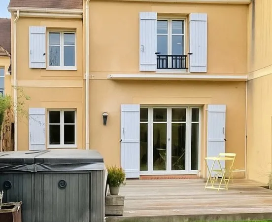 HOUDAN CENTRE, Maison traditionnelle 4 chambres, jardin et g