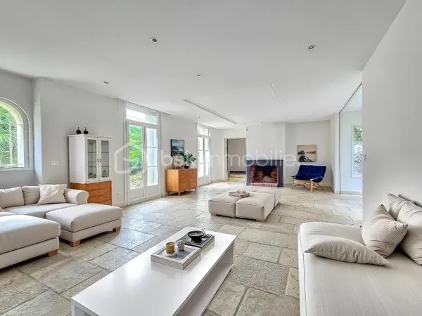 Maison 7 pièces 215 m²