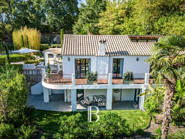 CANNES CENTRE - VILLA A PIED DES COMMODITES - 3 CHAMBRES