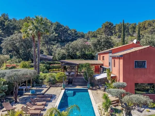Maison 7 pièces 235 m²