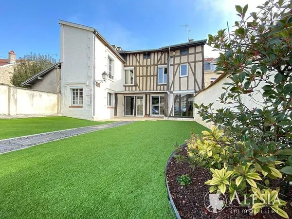 Maison 14 pièces 445 m²