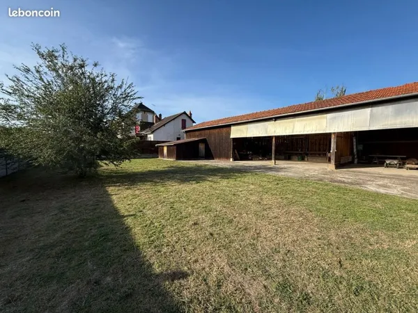 Terrain constructible 900 m² avec hangar - Idéal projet de construction
