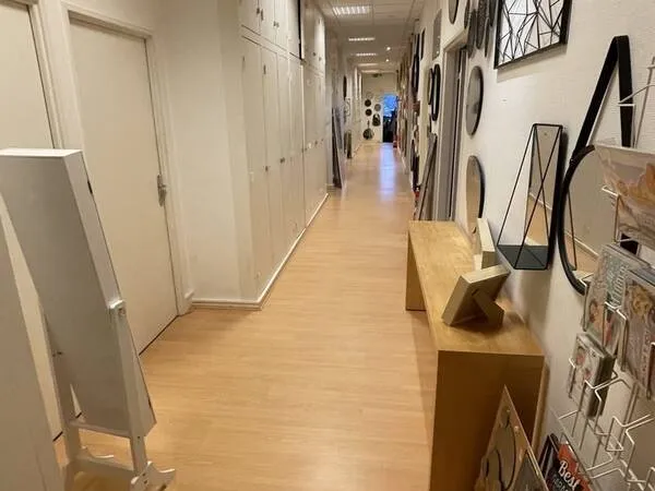 Commerce 806 m²