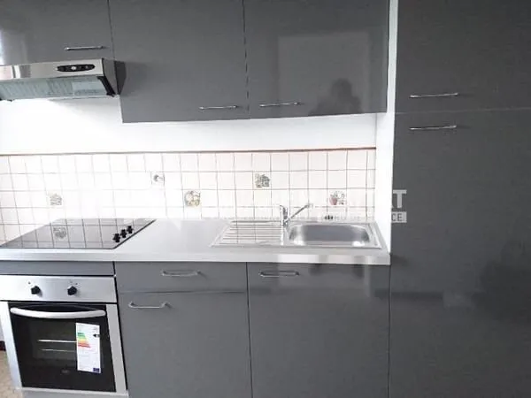 VASTE DEUX PIECES EN HYPER CENTRE