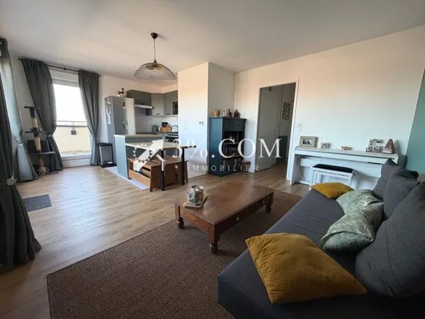 Appartement T3 de 62 m2 au dernier étage avec 2 places de pa