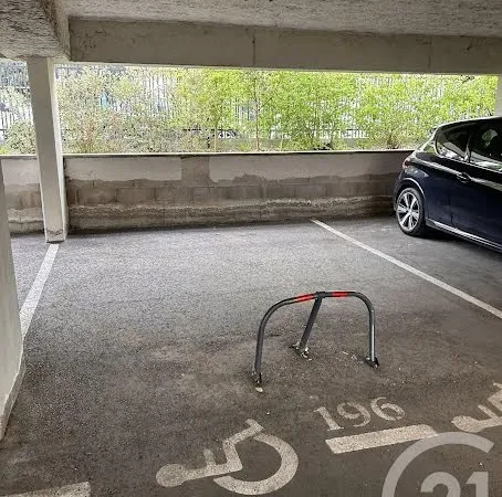 Stationnement Location Arles   65€