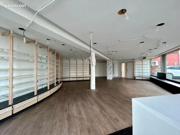 EXCLU - LOCAL COMMERCIAL 180 m2 - Accès PMR