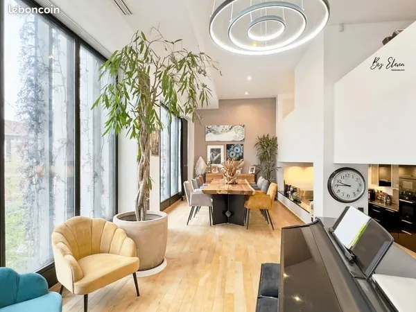 Studio 8 pièces 200 m²
