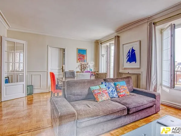 Versailles Notre-Dame Appartement 4 pièces 71 m² carrez situé au 5ème et dernier étage avec ascenseu