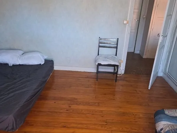 Chambre meublé