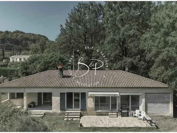 Exclusivité ! Salernes, à vendre, propriété sur plus de 2000 m2 au calme total