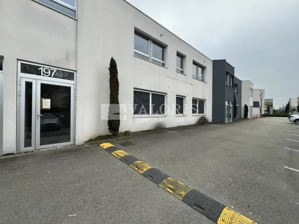 MIXTE ACTIVITES-BUREAUX à LOUER