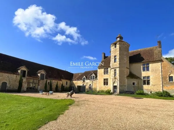 Perche, à vendre manoir classé Monument Historique et ses dépendances