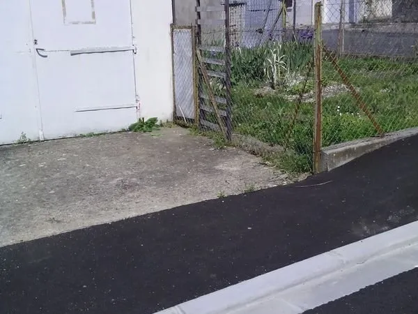 Garage et jardin attenant