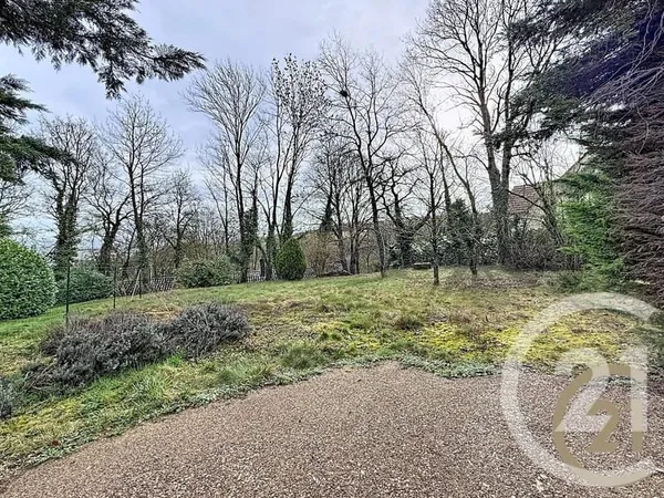 Terrain 697 m²