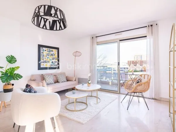 T4 LUMINEUX AVEC 2 BALCONS, GARAGE , PLACE DE PARKING ET CAVE