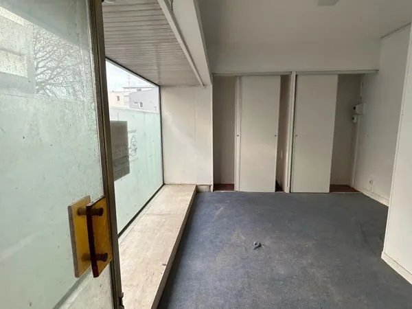 Local commercial 21m² - 4 Moulins - Parking + Loyer attractif - Bientôt disponible