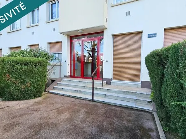 Rue Monttessuy | avec balcon et place de parking