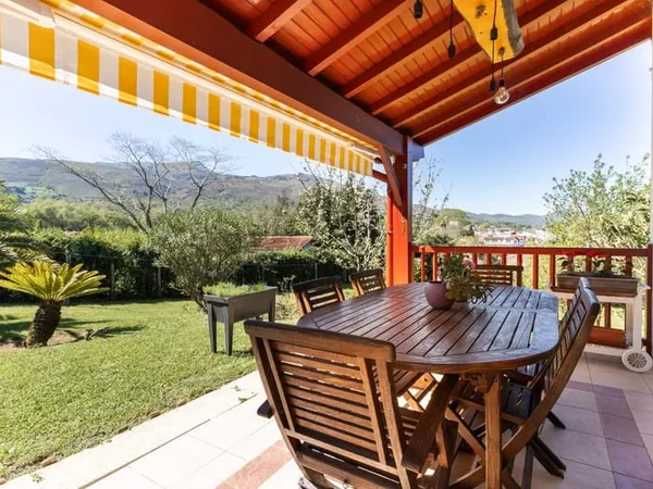 MAGNIFIQUE ENVIRONNEMENT- BOURG A PIEDS - ENSEMBLE IMMOBILIER
