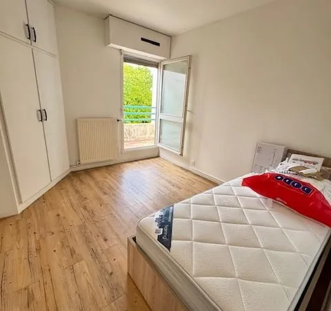 Chambre dispo en colocation avec balcon - RER A à 5 min - tout inclus