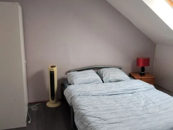 Location chambre meublée dans une maison de ville