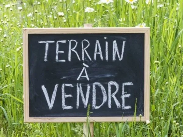 Terrain 832 m²