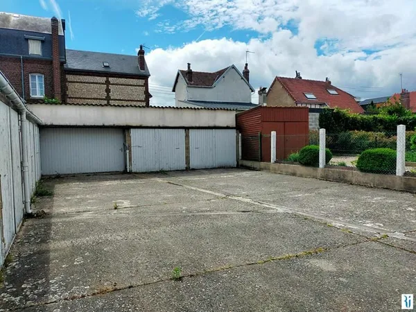 SOTTEVILLE LES ROUEN - 1 GARAGE POUR VEHICULE