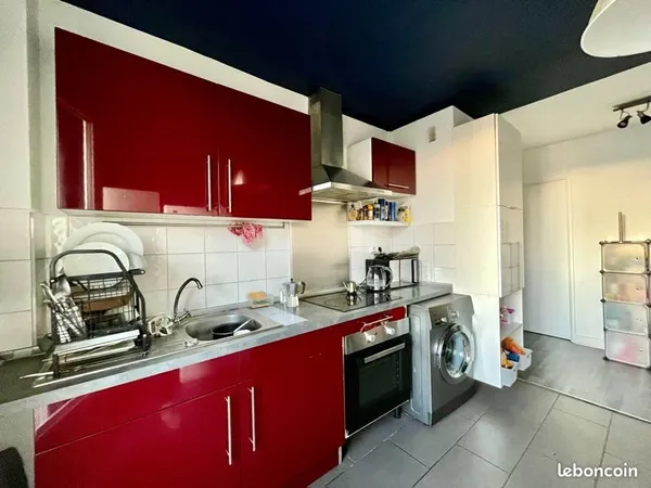 Appartement traversant 4 chambres de 80m² - terrasse - balcon- parking- cellier. 2 chambres disponib