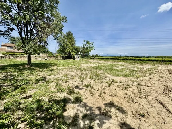 À Saint-Paul-Les-Fonts, terrain constructible