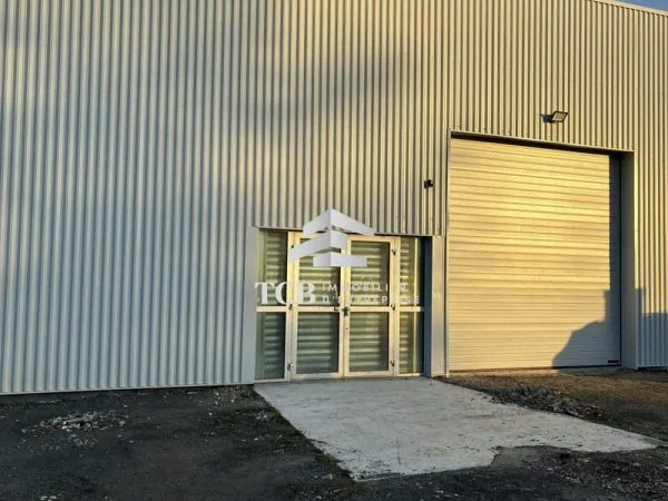 Immeuble industriel 261 m²