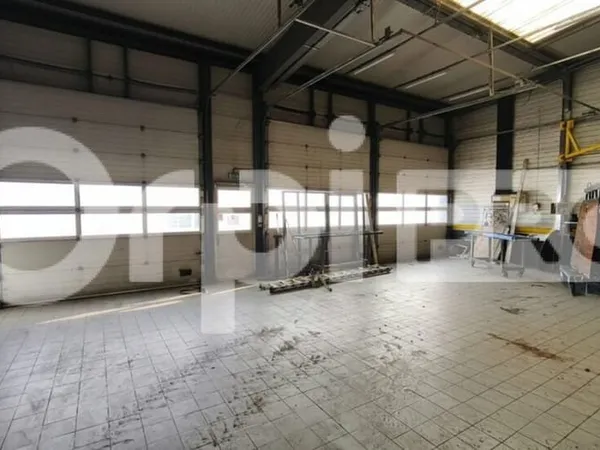 Local commercial 582 m²