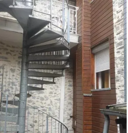 A VENDRE ENSEMBLE IMMOBILIER SANS TRAVAUX ET BELLE RENTABILITE