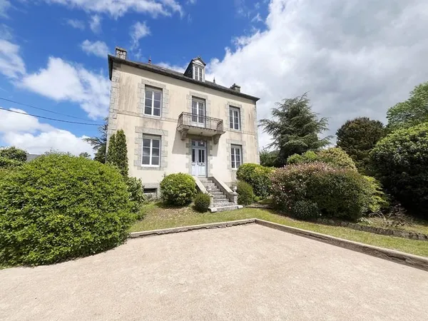 Propriété sur 2380m2 de terrain clos