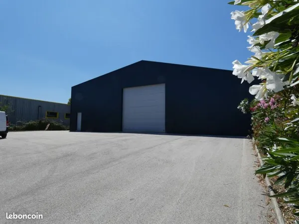 Bureaux 151 m² Deaux