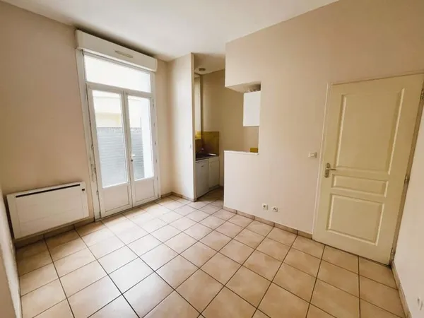 GRENOBLE - 8 RUE ELIE VERNET